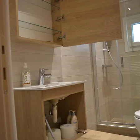 アパート Kalamaria Brand New 2 Bedroom テッサロニキ