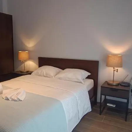 アパート Kalamaria Brand New 2 Bedroom テッサロニキ
