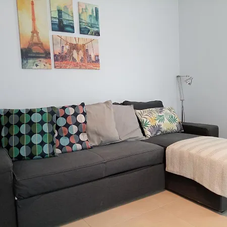 アパート Kalamaria Brand New 2 Bedroom テッサロニキ