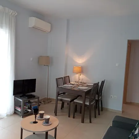 Kalamaria Brand New 2 Bedroom アパート