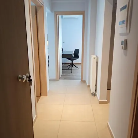 アパート Kalamaria Brand New 2 Bedroom テッサロニキ